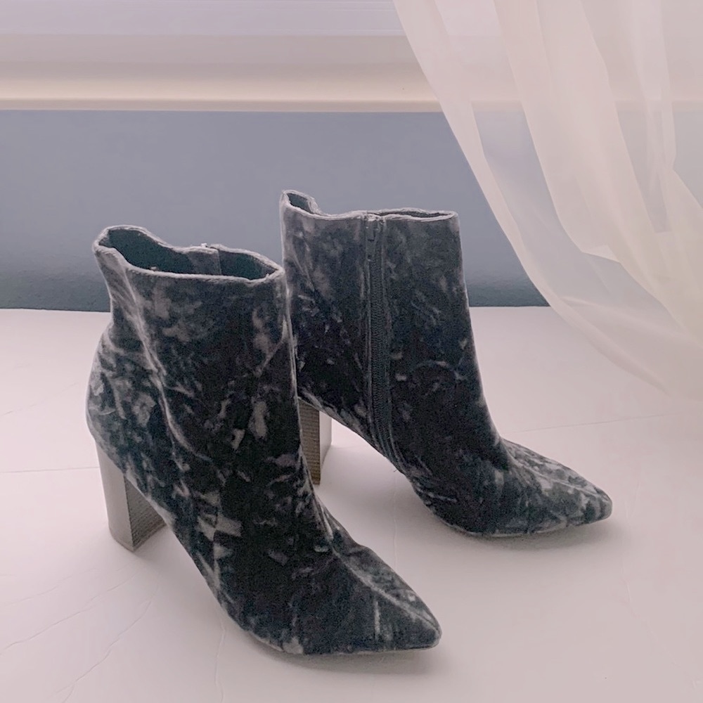 💥NWOT/ Wild Diva Booties - Size 10💥